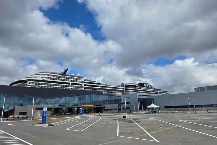 Private Transfer from Keflavik Airport to Reykjavik city
