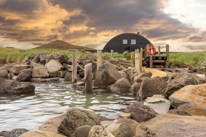 Private Northern Lights Tour with Hvammsvik Hot Spring Tickets