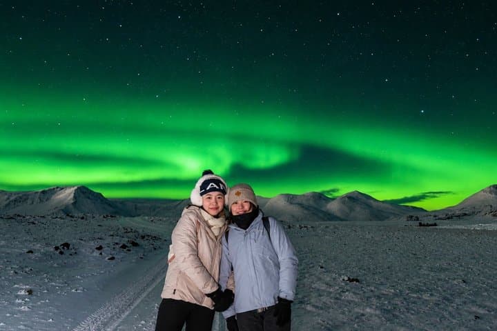 Reykjavik: Northern Lights Hunt with Hot Chocolate