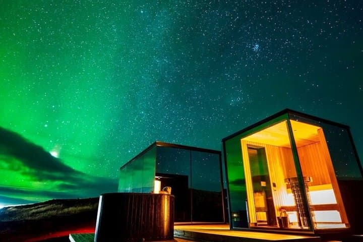Reykjavik Northern Lights Chase Private Tour with Hot Chocolate