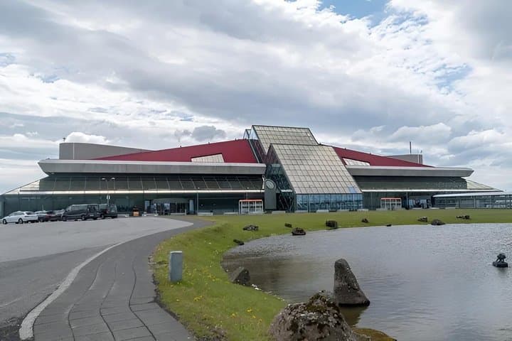 Keflavik Airport One-Way Private Transfer To or From Reykjavik