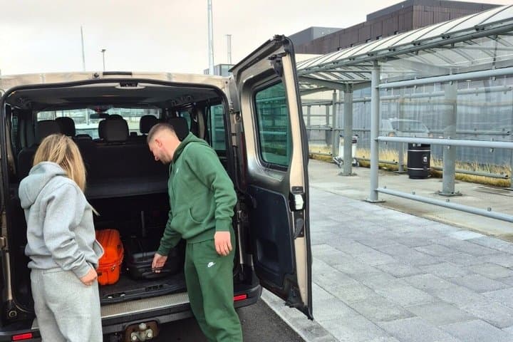 Private Keflavik Airport Transfer to Reykjavik
