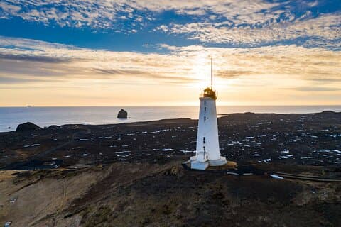 The Reykjanes Peninsula holds many gems along it´s coastline, join us in exploring them.