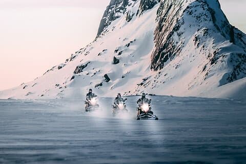 Snowmobile tour