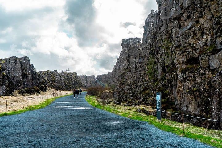 4-Day Iceland: Golden Circle, South Coast, Volcano Hike & Northern Lights