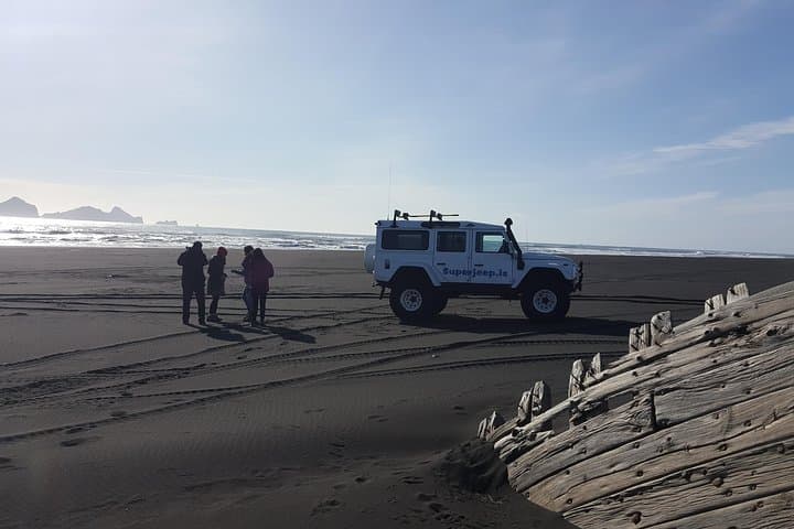 Private Superjeep Full-Day South Coast and Eyjafjallajokull Volcano Sights