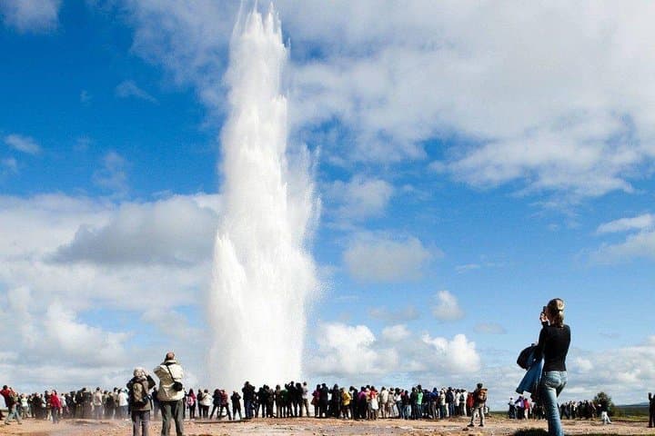 Reykjavik: Golden Circle and Northern Lights Small-Group Tour