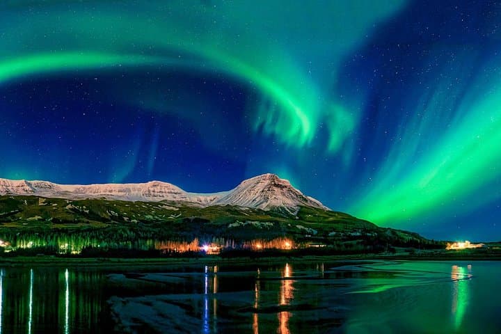 Northern Lights Guided Tour with Pickup Option from Reykjavik