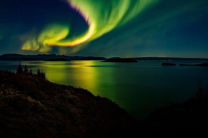 Northern Lights Guided Tour with Pickup Option from Reykjavik