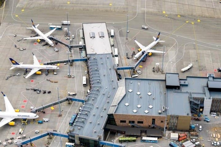 Private Transfer from Reykjavik Hotels to Keflavik Airport