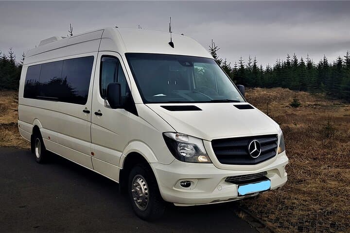 Private Keflavik Airport Transfer (One Way)