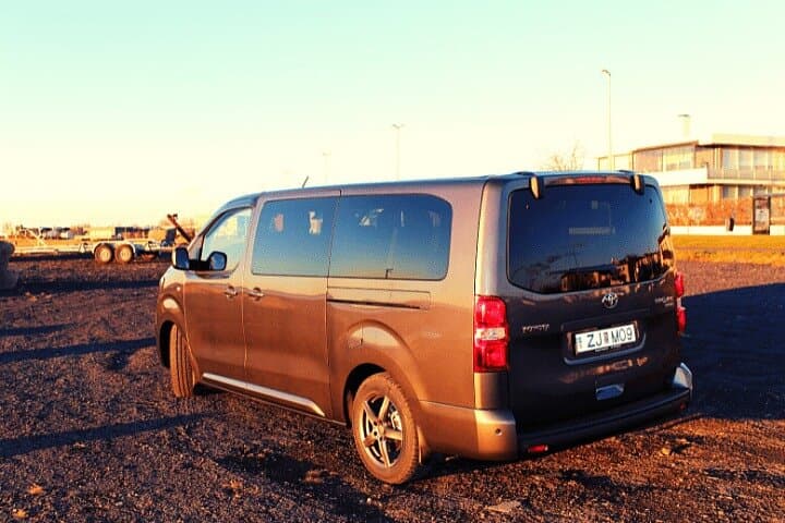 Private Keflavik Airport Transfer (Round trip)