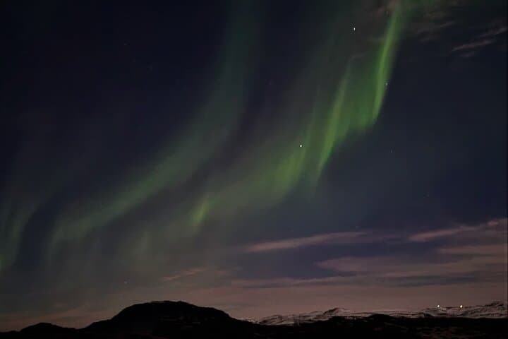Northern lights hunt in a Super Jeep
