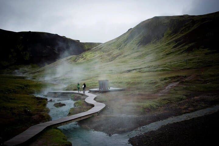 Private circuit to Iceland for 10 days.