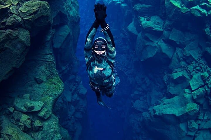 Silfra Night Freedive Tour