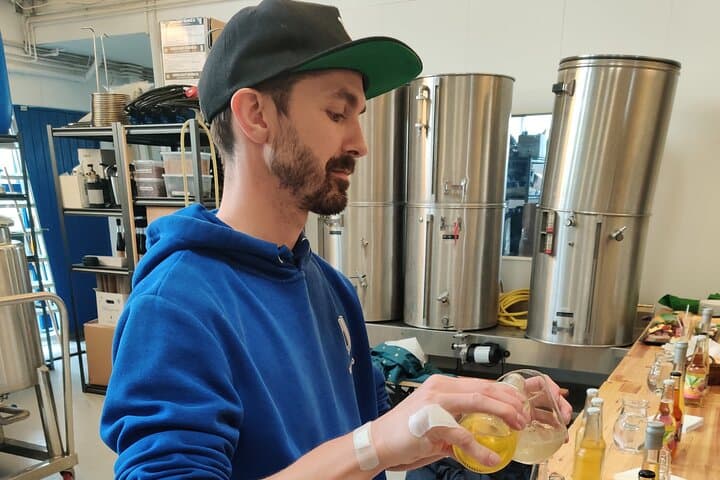 Meadery 1-Hour Tasting in Hella