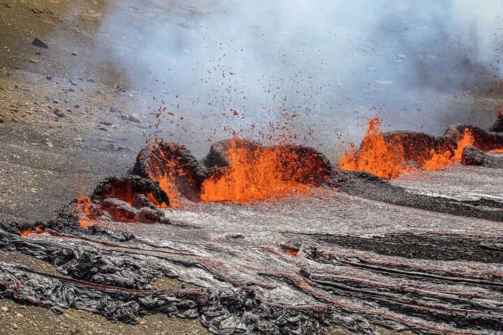 Volcano Hike & Northern Lights Combo Tour