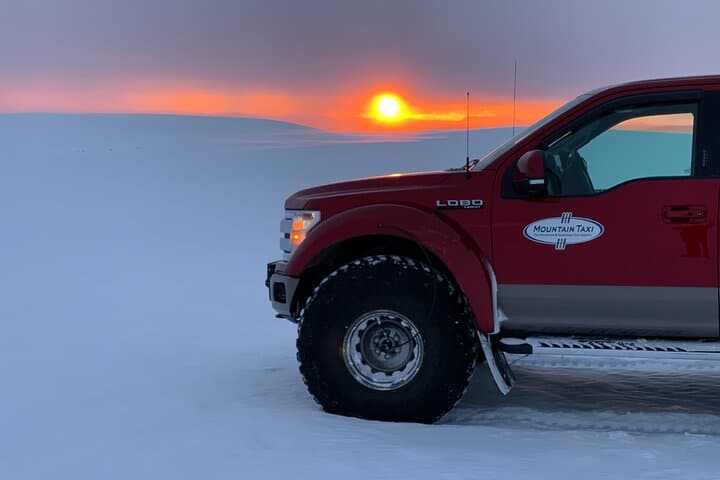 Golden Circle Glacier Super Jeep Tour / guided private tour