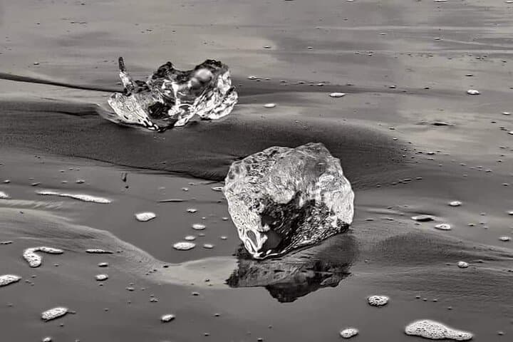2-Day Southern Iceland, Glacier Lagoon and Diamond Beach Tour