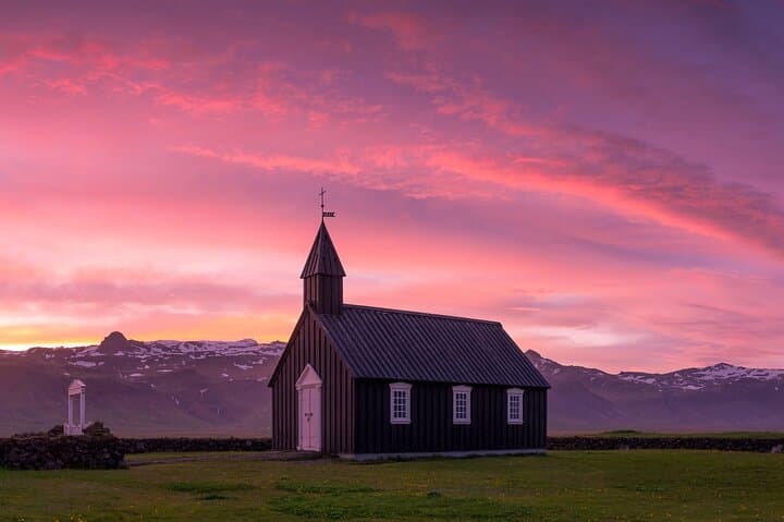 Private Snaefellsnes Tour with a Professional Photographer/Guide