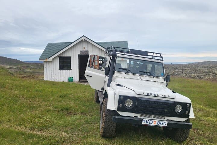 4x4 Adventure and Mountain Hut Escape at Iceland Backroads