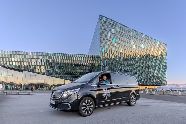 All of our tour vehicles are luxurious and state-of-the-art. You can consider them your mobile lounge during your Private Golden Circle Tour