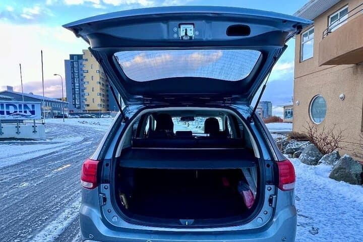 Reykjavik Iceland : Private transfer From / To KEF airport