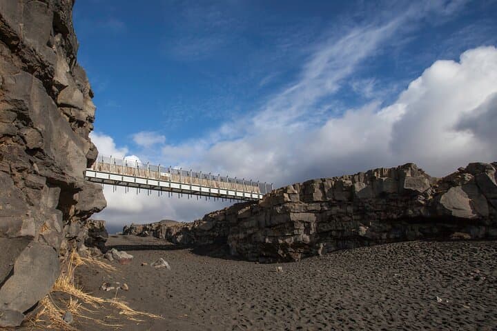 The Bridge between Continents is one of the possible
highlights awaiting you on the Reykjanes Peninsula