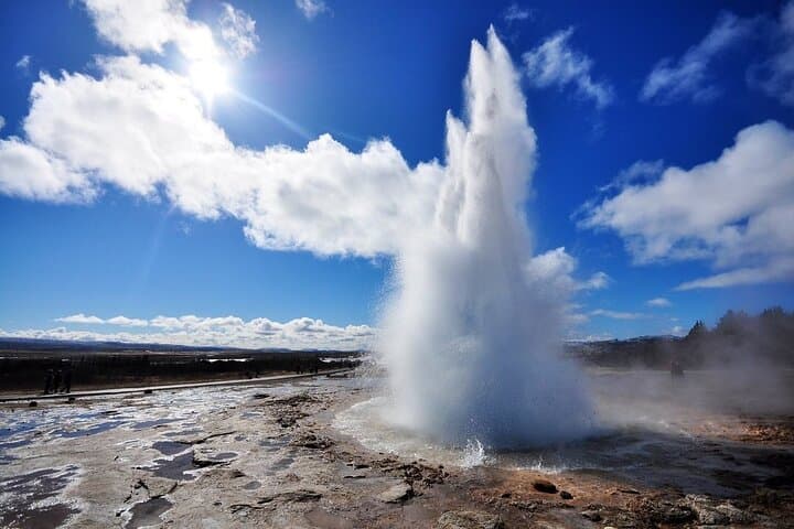 Keflavik Airport: Private Golden Circle Tour with Airport Pick-up