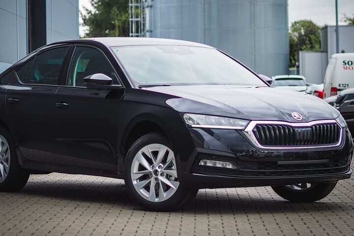 Private Transfer from Reykjavik to Reykjavik Airport KEF by Sedan