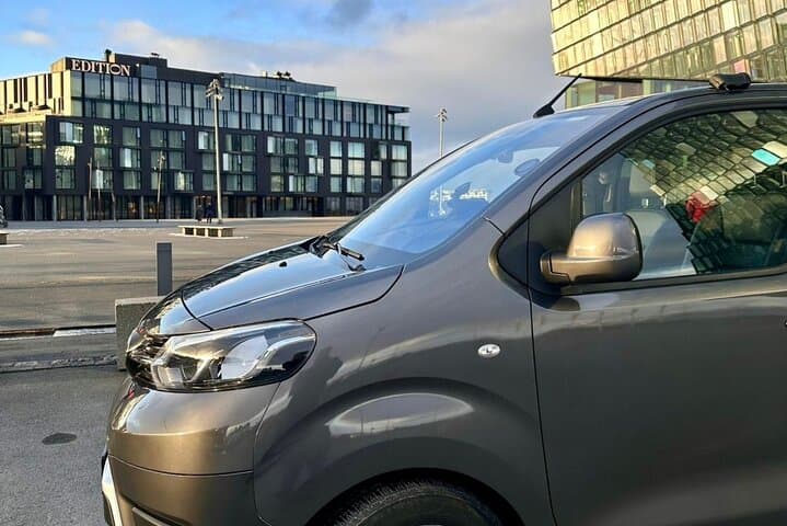 Luxury Private Transfer from Reykjavik to Keflavik Airport