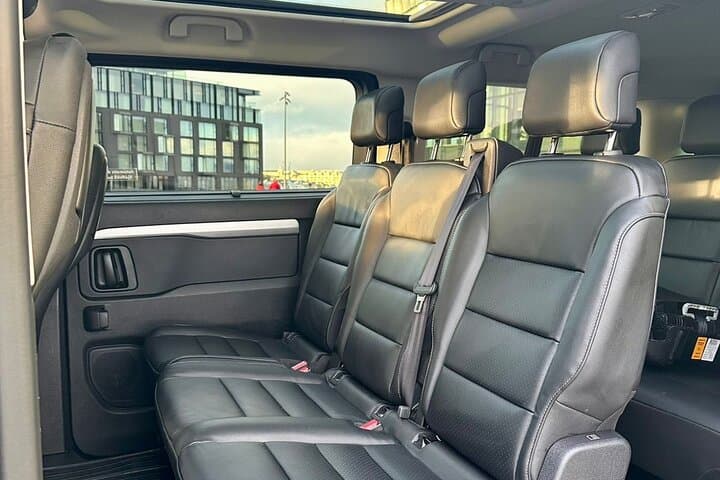 Luxury Private Transfer from Reykjavik to Keflavik Airport