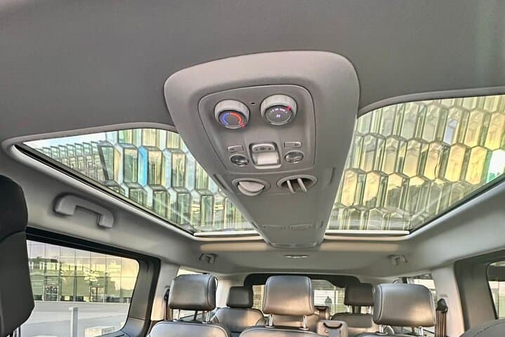 Luxury Private Transfer from Keflavik Airport to Reykjavik