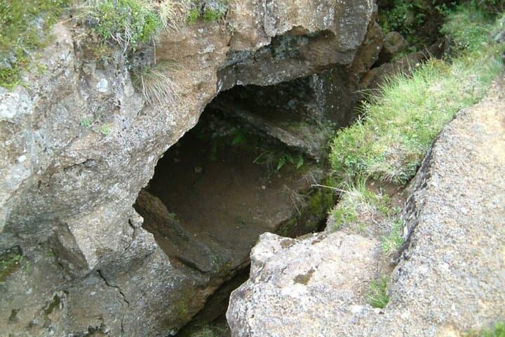 Hundraðmetrahellir lava cave