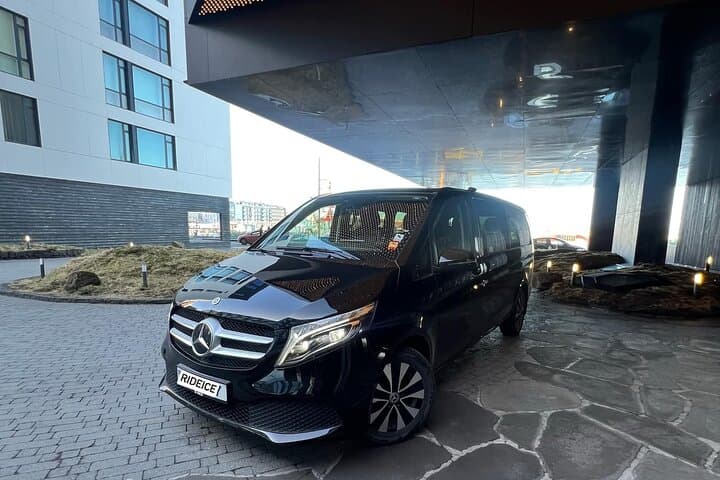 Keflavik Airport : Private Transfer TO/FROM Reykjavik