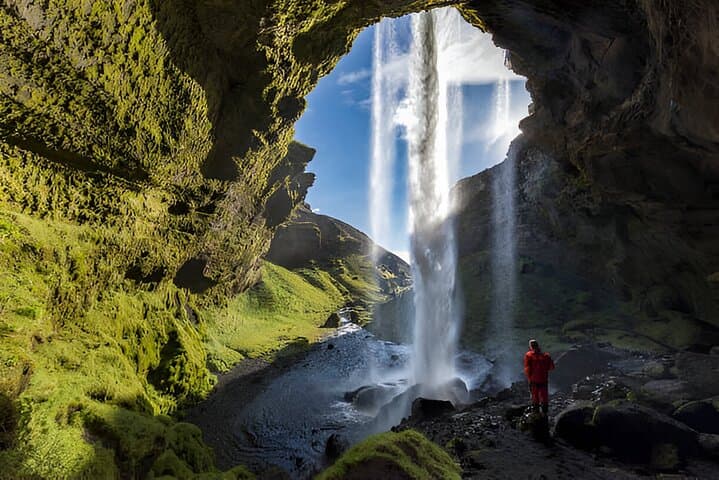Private South Coast Tour in Multi-Language Guide Options
