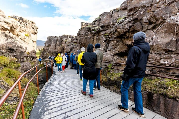 Small Group Golden Circle Tour in Spanish: From Cruise Terminal