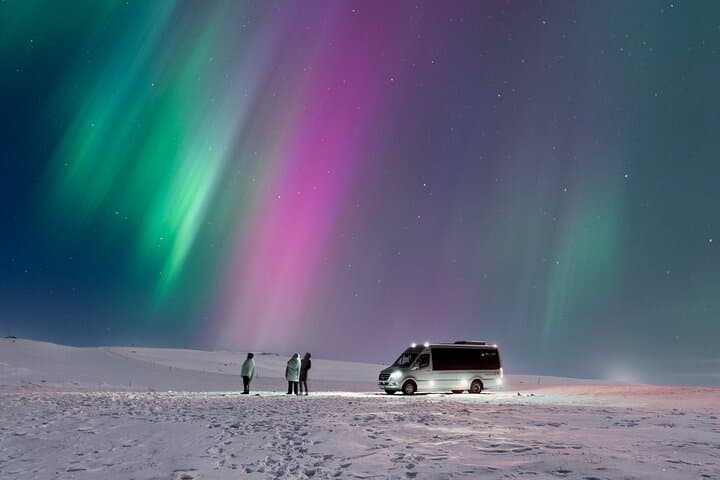Luxury Northern Lights Hunt Private Tour with Photos and Treats