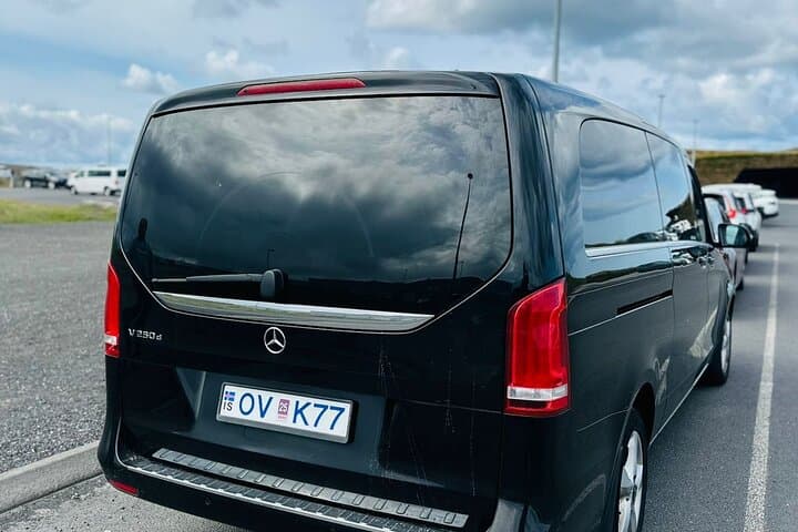 Private Transfer Between Keflavik Airport & Reykjavik