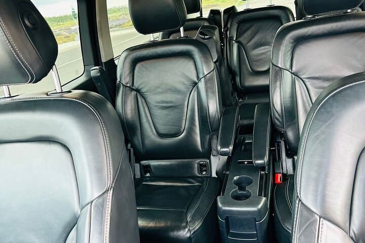 Private Transfer Between Keflavik Airport & Reykjavik