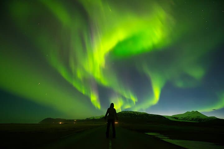 Small-Group Tour: Northern Lights with Photos & Hot Chocolate