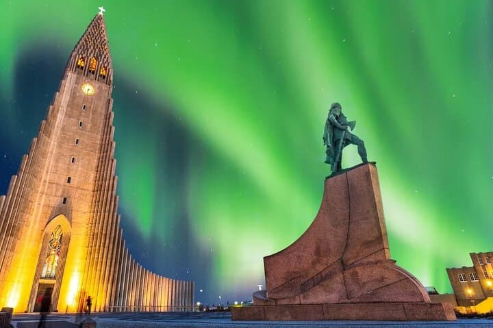 Iceland: Airport Transfers between Keflavik and Reykjavik City