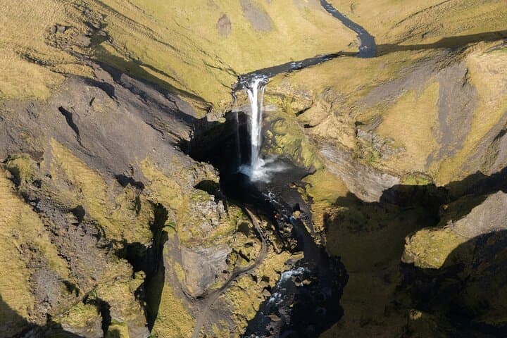 South Coast Iceland Tour: Waterfalls, Glacier Hike & Black Sands