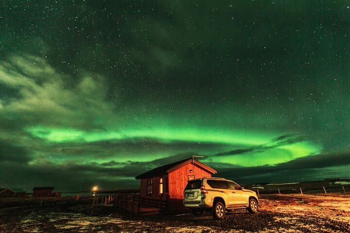 Private Guided Aurora Borealis Experience with Hot Chocolate
