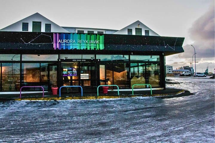 Reykjavik Northern Lights Unlimited Tour with Aurora Center Entry