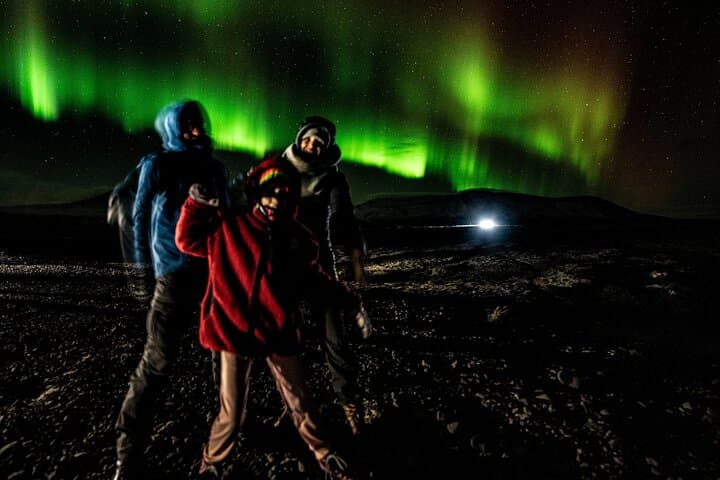 Reykjavik: Northern Lights Coach Tour with Live Forecast