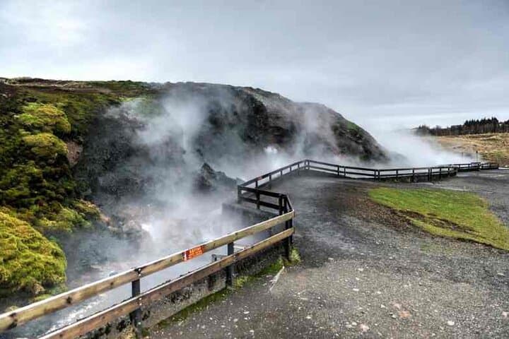 Hvammsvik Hot Springs: Private Round Transfer with Admission