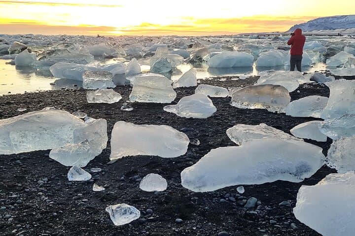 Glacier Lagoon & South Coast. Private Day Tour