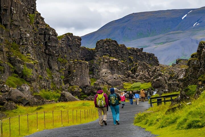 Keflavik Airport: Private Golden Circle Tour with Airport Pick-up