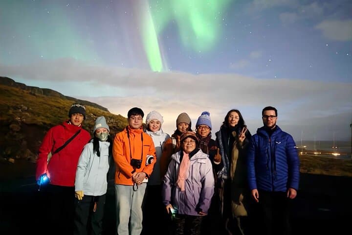 Reykjavik: Northern Lights Small Group with Surprise
